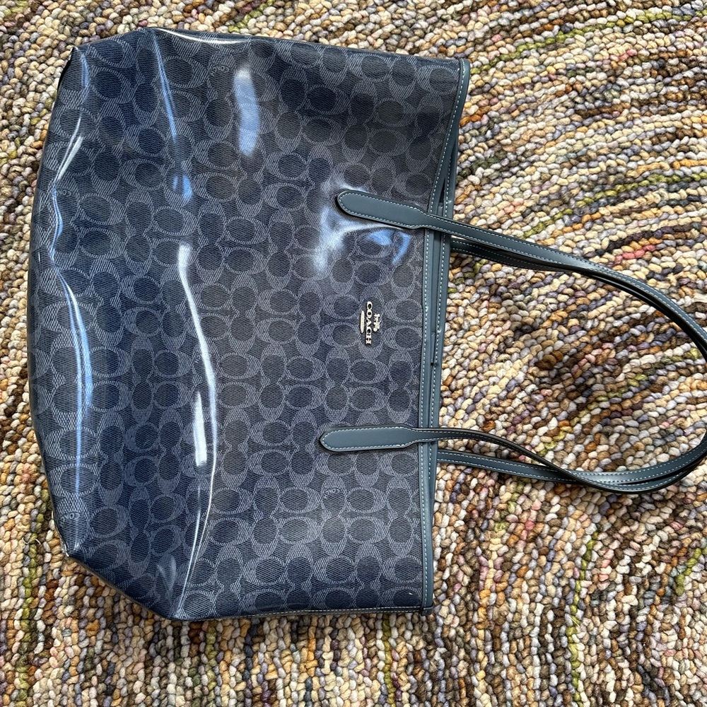 Like new Coach Navy Signature Tote Bag - Picture 2 of 7